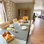 D'hotes Les Silex Bed & Breakfast Plazac